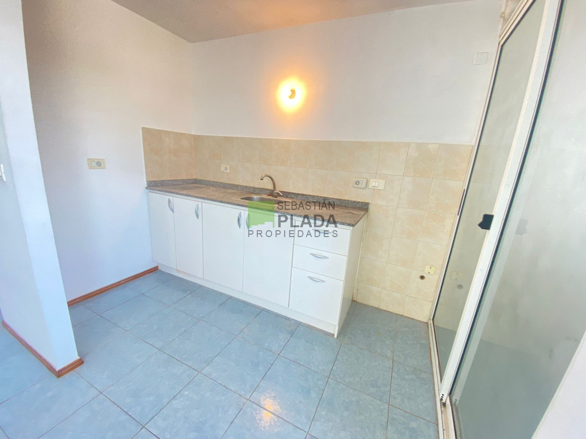 Apartamento ID.473 - Apartamento 2 Dormitorios, con cochera, en Alquiler en Torre San Carlos