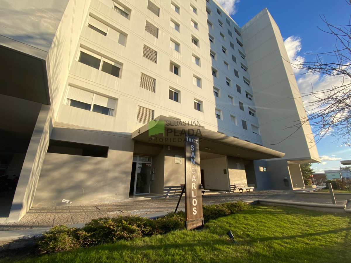 Apartamento ID.878 - Apartamento de 2 dormitorios en Alquiler en San Carlos, con cochera