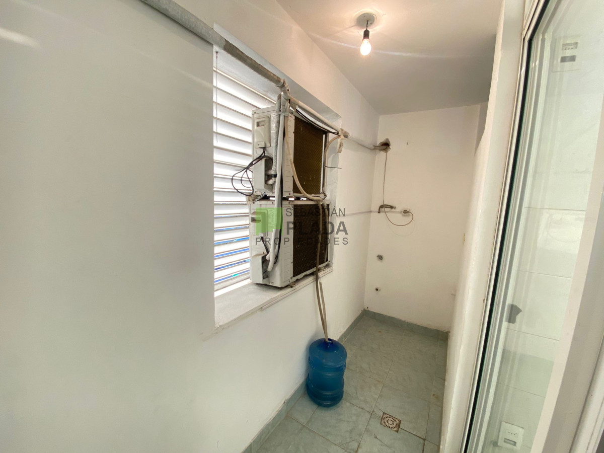 Apartamento ID.878 - Apartamento de 2 dormitorios en Alquiler en San Carlos, con cochera