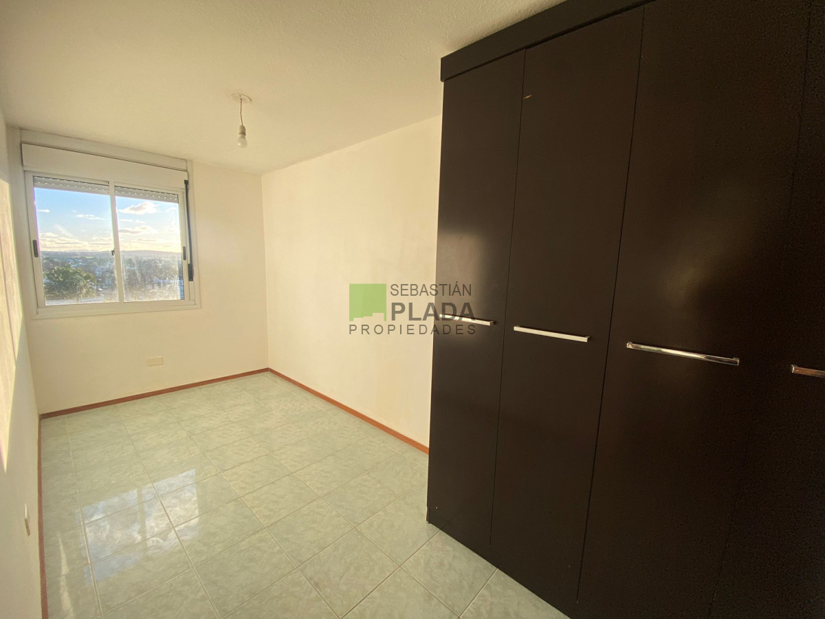 Apartamento ID.878 - Apartamento de 2 dormitorios en Alquiler en San Carlos, con cochera