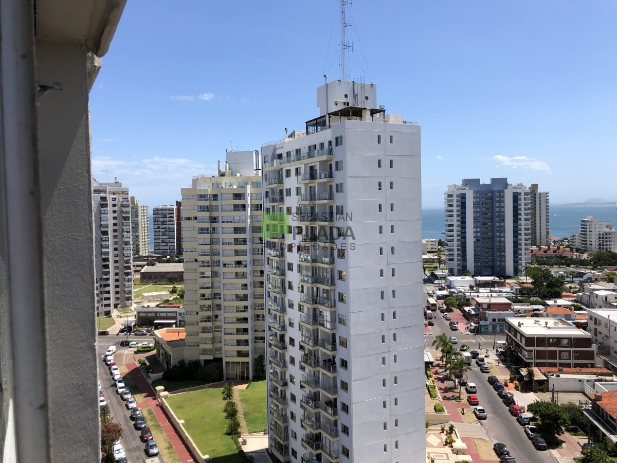 Apartamento ID.258 - a Pasitos de Playa Brava en un Edificio de Pintos Risso