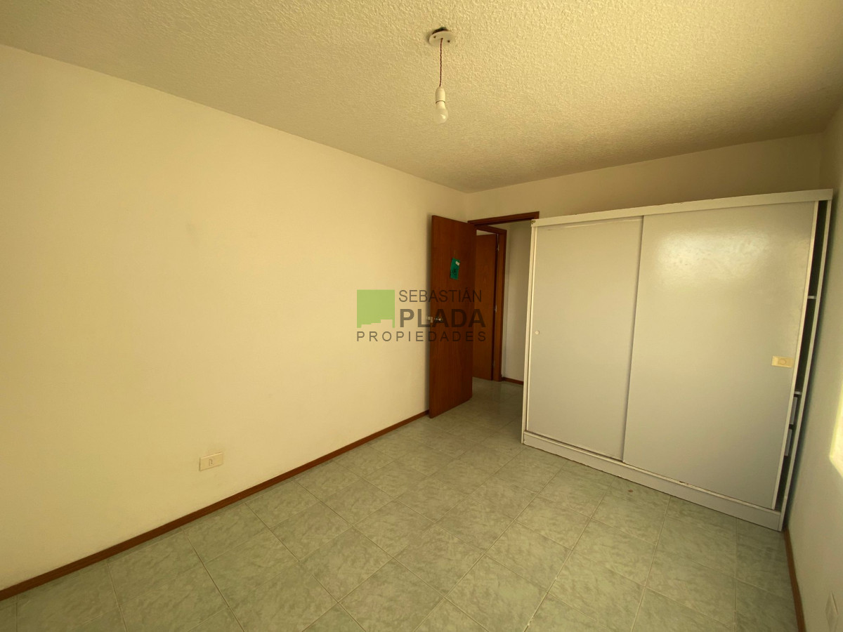 Apartamento ID.878 - Apartamento de 2 dormitorios en Alquiler en San Carlos, con cochera