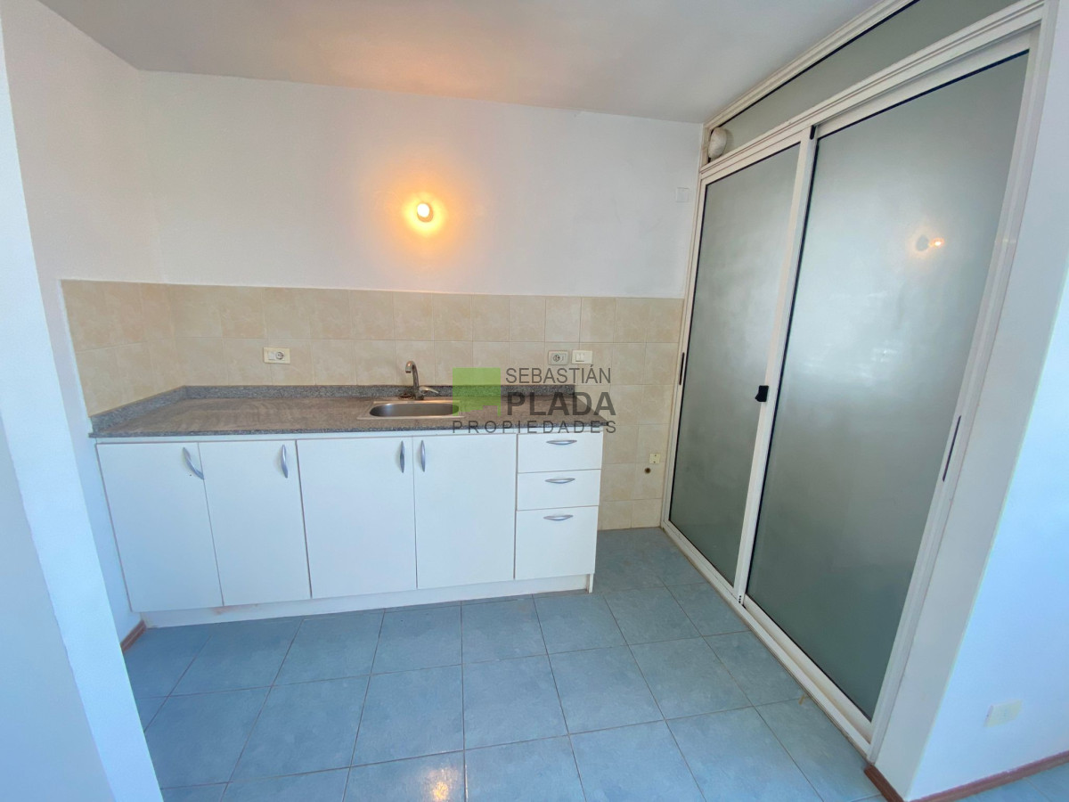 Apartamento ID.473 - Apartamento 2 Dormitorios, con cochera, en Alquiler en Torre San Carlos
