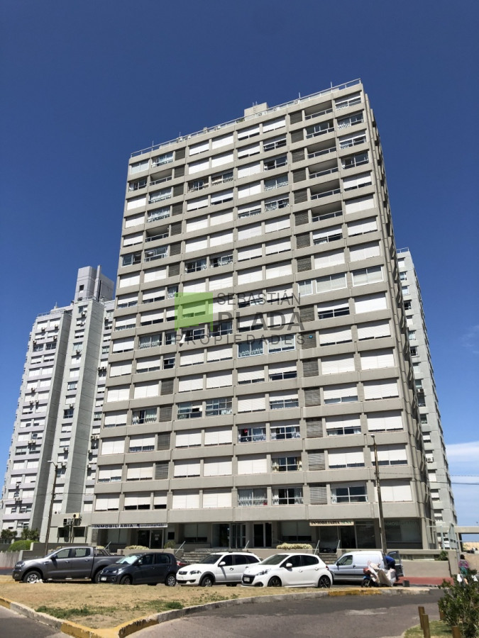 Apartamento ID.258 - a Pasitos de Playa Brava en un Edificio de Pintos Risso