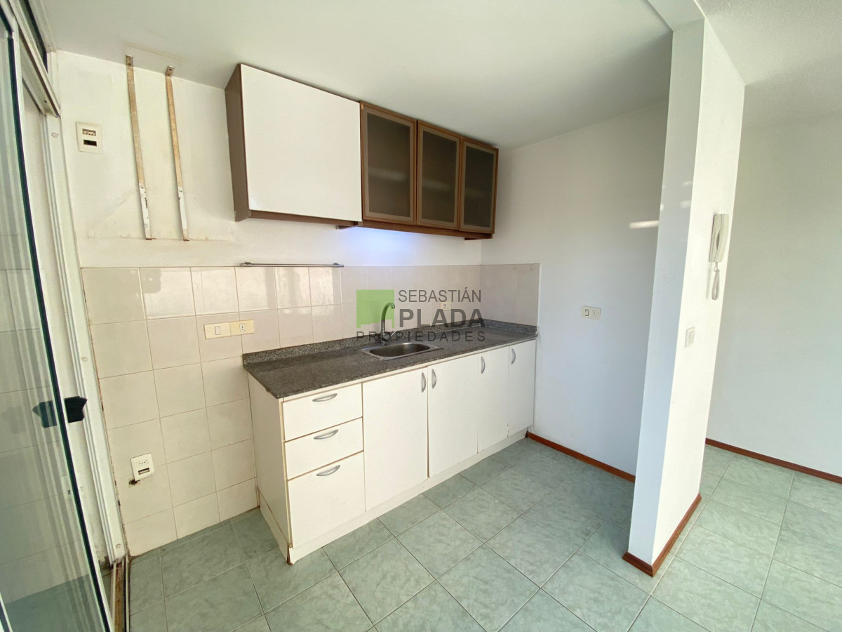Apartamento ID.878 - Apartamento de 2 dormitorios en Alquiler en San Carlos, con cochera