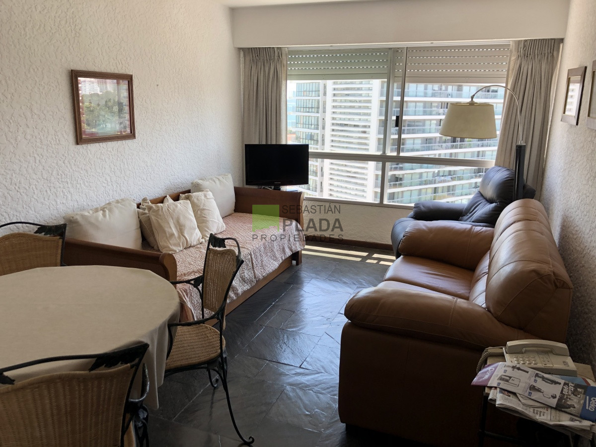 Apartamento ID.258 - a Pasitos de Playa Brava en un Edificio de Pintos Risso