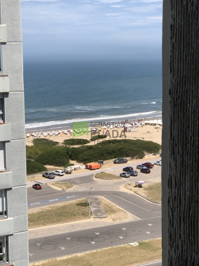 Apartamento ID.258 - a Pasitos de Playa Brava en un Edificio de Pintos Risso