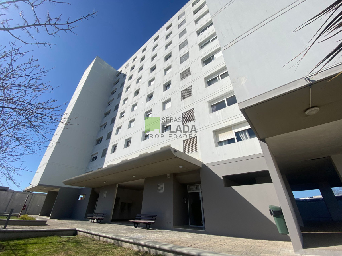 Apartamento ID.473 - Apartamento 2 Dormitorios, con cochera, en Alquiler en Torre San Carlos