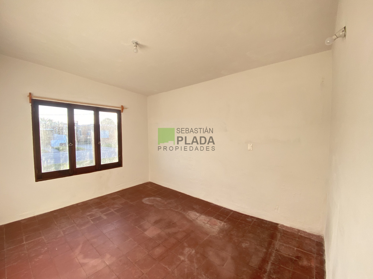 Casa ID.996 - Casa de 2 Dormitorios, Patio con entrada para Auto, en Alquiler en San Carlos