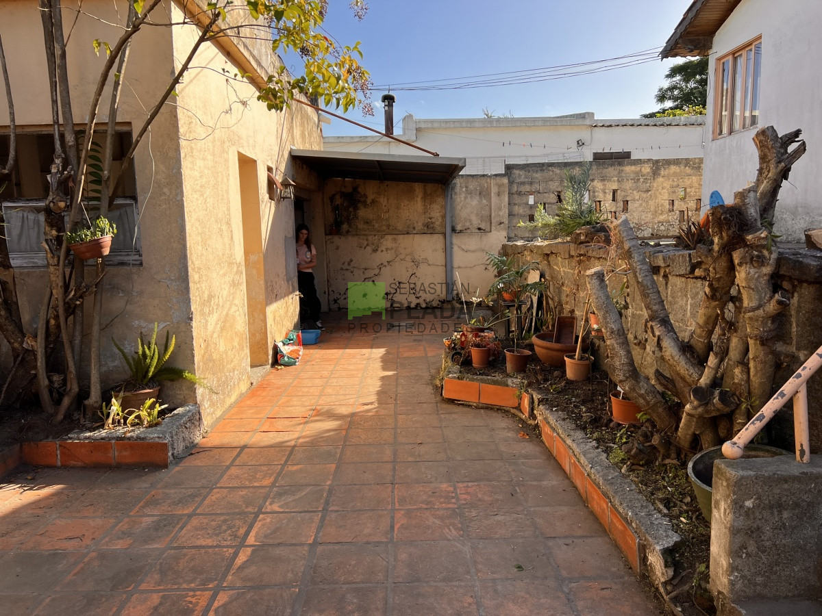 Casa ID.743 - 2 casas 2 dormitorios, centro de San Carlos con Garaje.