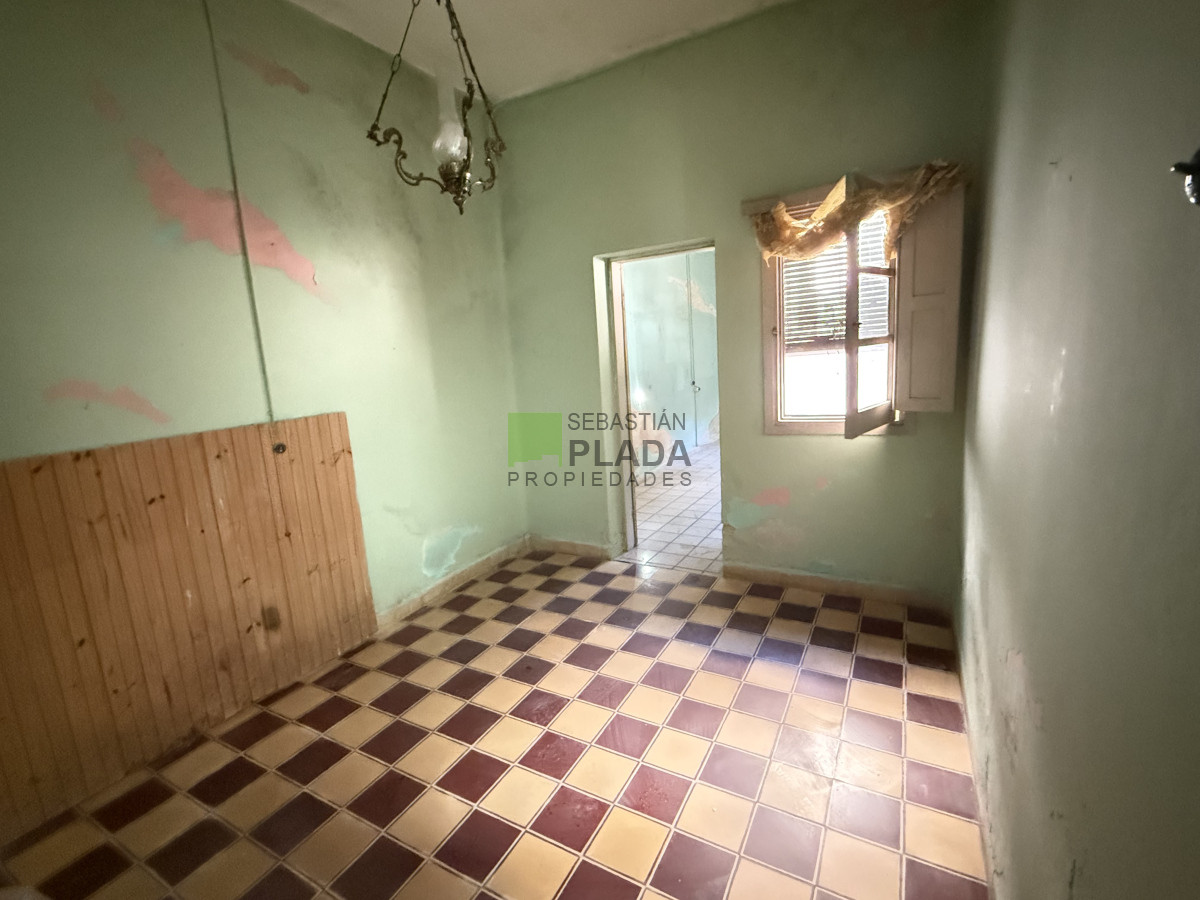 Casa ID.995 - Caa con Garage a dos cuadras de Plaza Artigas