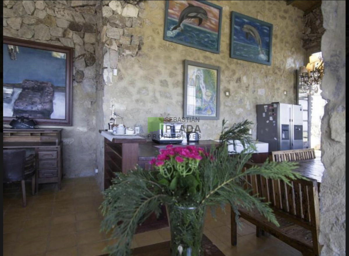 Casa ID.301 - Casa de Piedra, única en La Barra, sobre el Cerro Eguzquiza