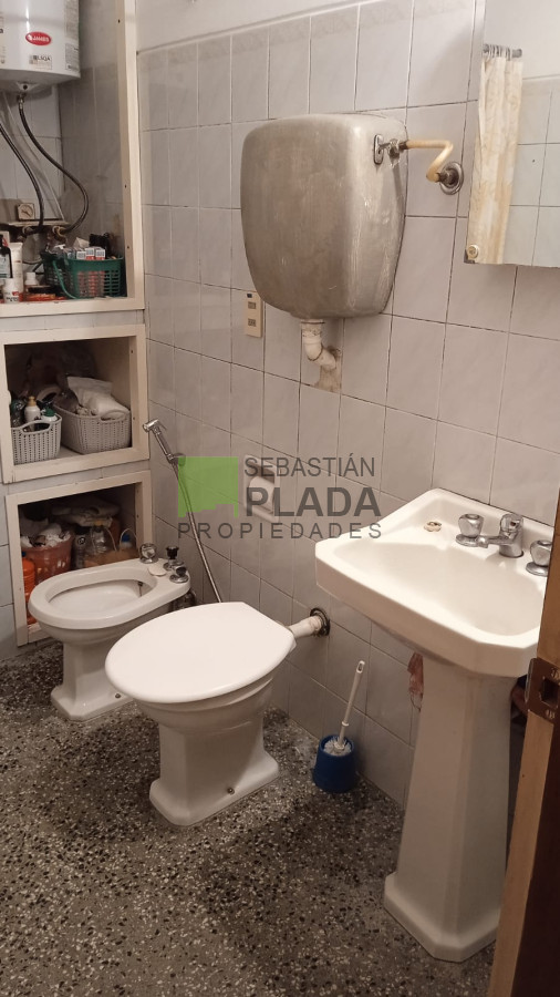 Casa ID.710 - Casa con Local o monoambiente. apta Banco