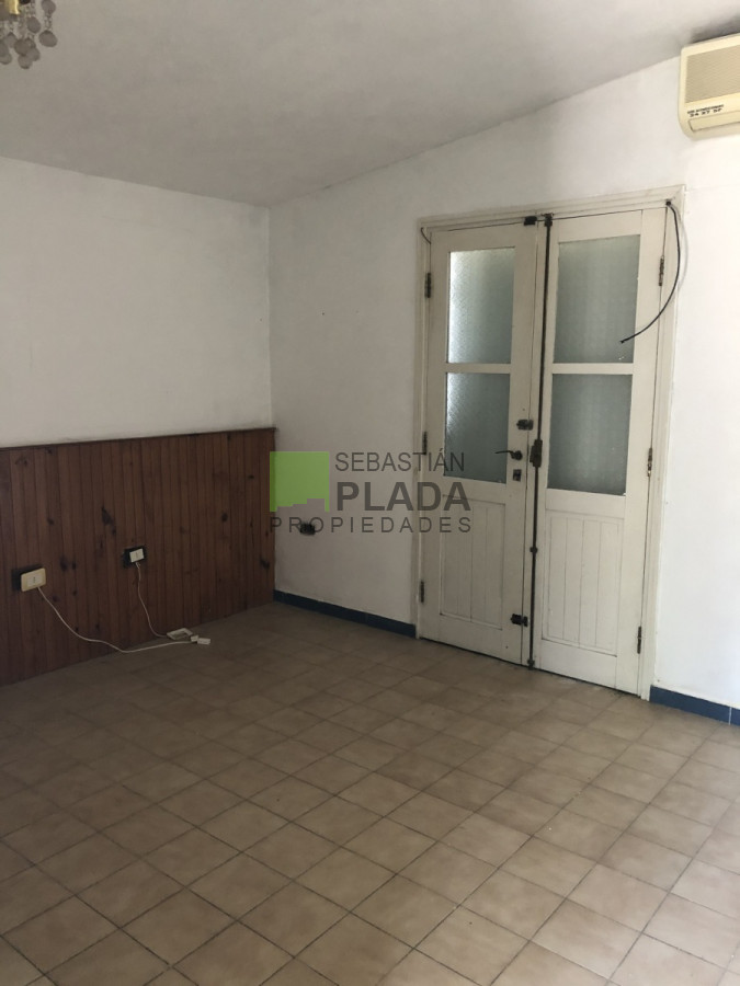 Casa ID.238 - Casa 4 dormitorios, Galpón, Garage, Patio, cercana al centrto, a pasos de la Rambla