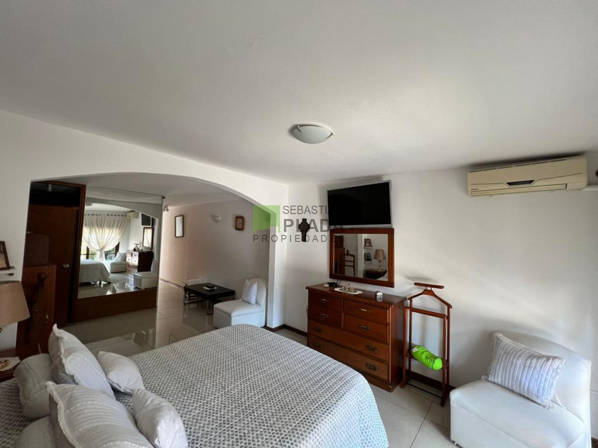 Casa ID.896 - Importante Casa de 4 Dormitorios en Venta en San Carlos