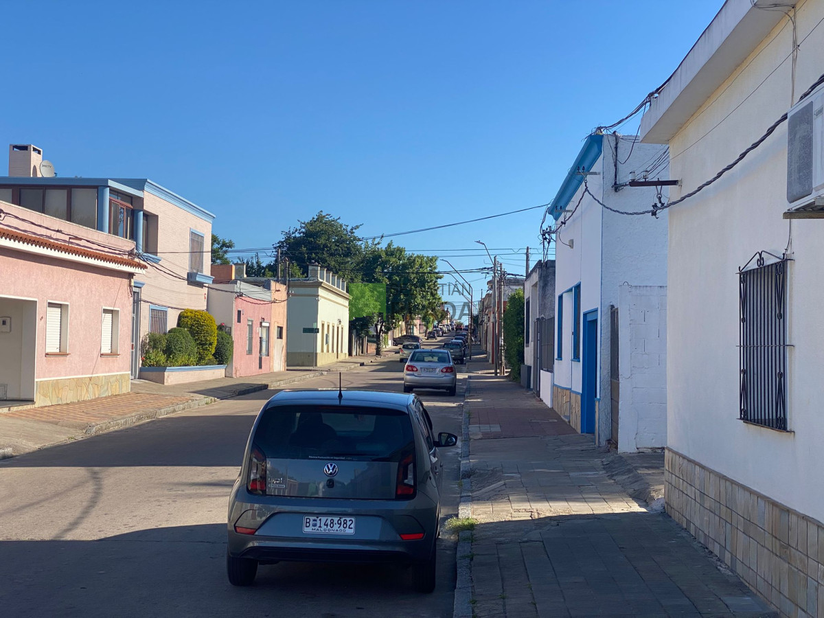 Casa ID.84 - Casa de Tres Dormitorios y Garaje en Venta en San Carlos