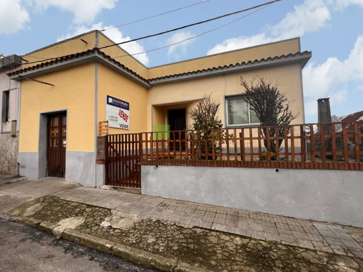 Casa de 2 Dormitorios y Patio en Venta en San Carlos - PLD564C