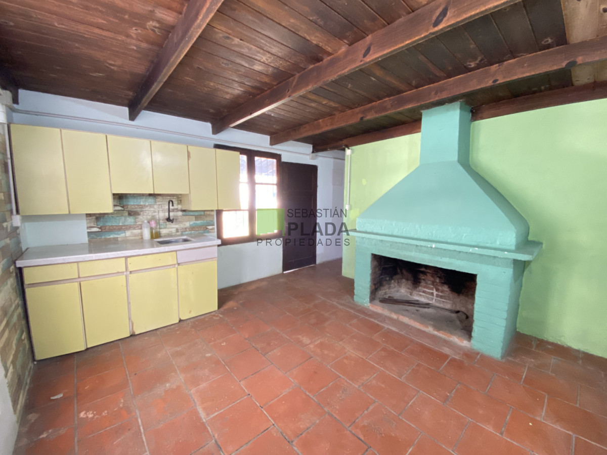 Casa ID.1099 - Casa de 1 dormitorio y entrada para auto en Alquiler en San Carlos