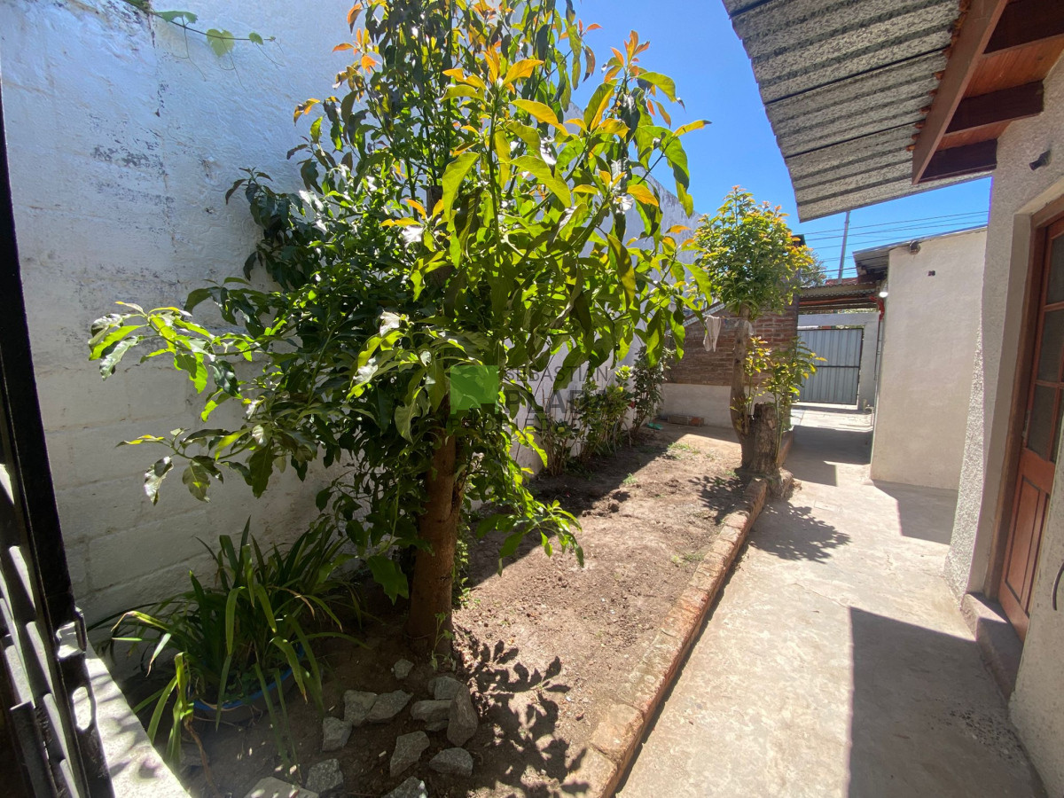 Casa ID.940 - Casa Céntrica de 2 Dormitorios y cochera en Alquiler en San Carlos