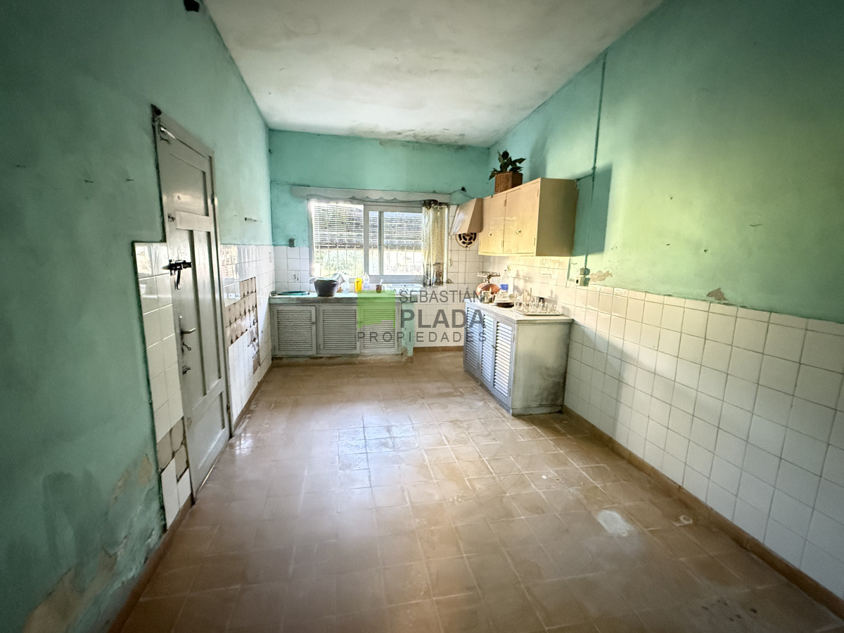 Casa ID.995 - Caa con Garage a dos cuadras de Plaza Artigas