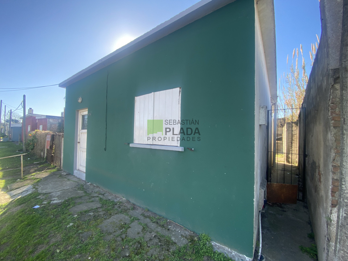 Casa ID.1003 - Casa de 2 Dormitorios en Centro de San Carlos en Venta