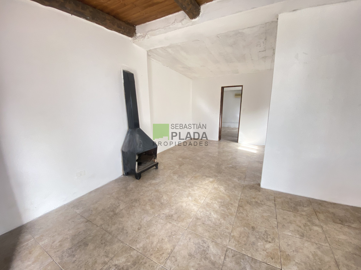 Casa ID.1016 - Casa de 1 Dormitorio y Entrada para Auto en San Carlos  está alquilada