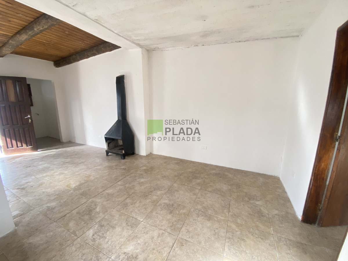 Casa ID.1016 - Casa de 1 Dormitorio y Entrada para Auto en San Carlos  está alquilada