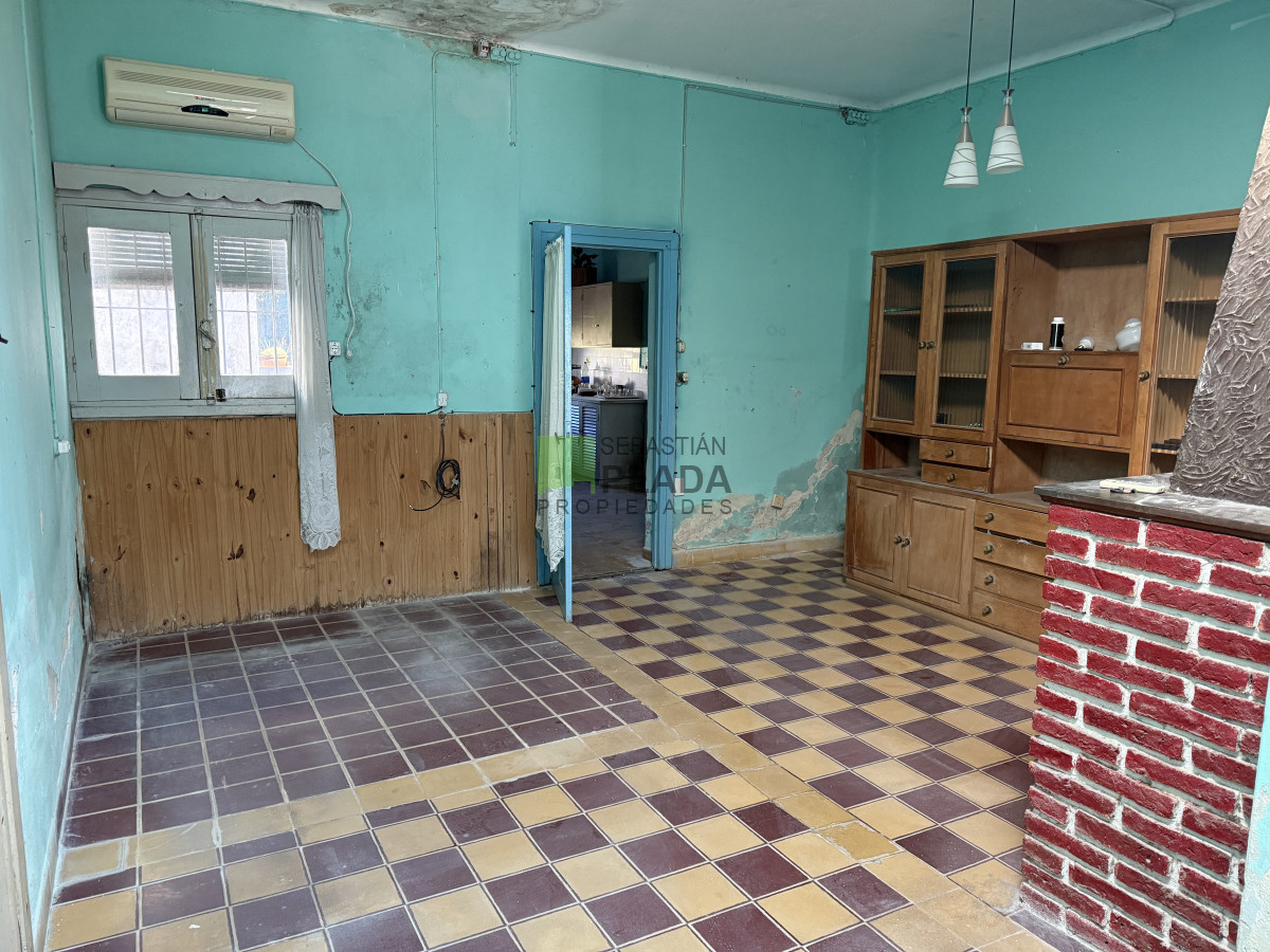 Casa ID.995 - Caa con Garage a dos cuadras de Plaza Artigas