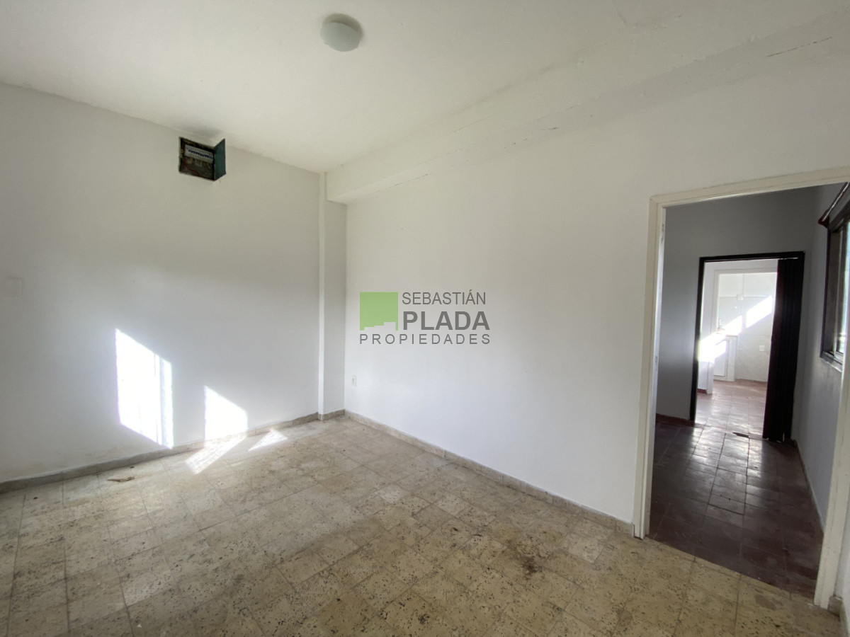 Casa ID.1096 - Casa de 2 Dormitorios y Cochera para 2 Autos en Alquiler en San Carlos