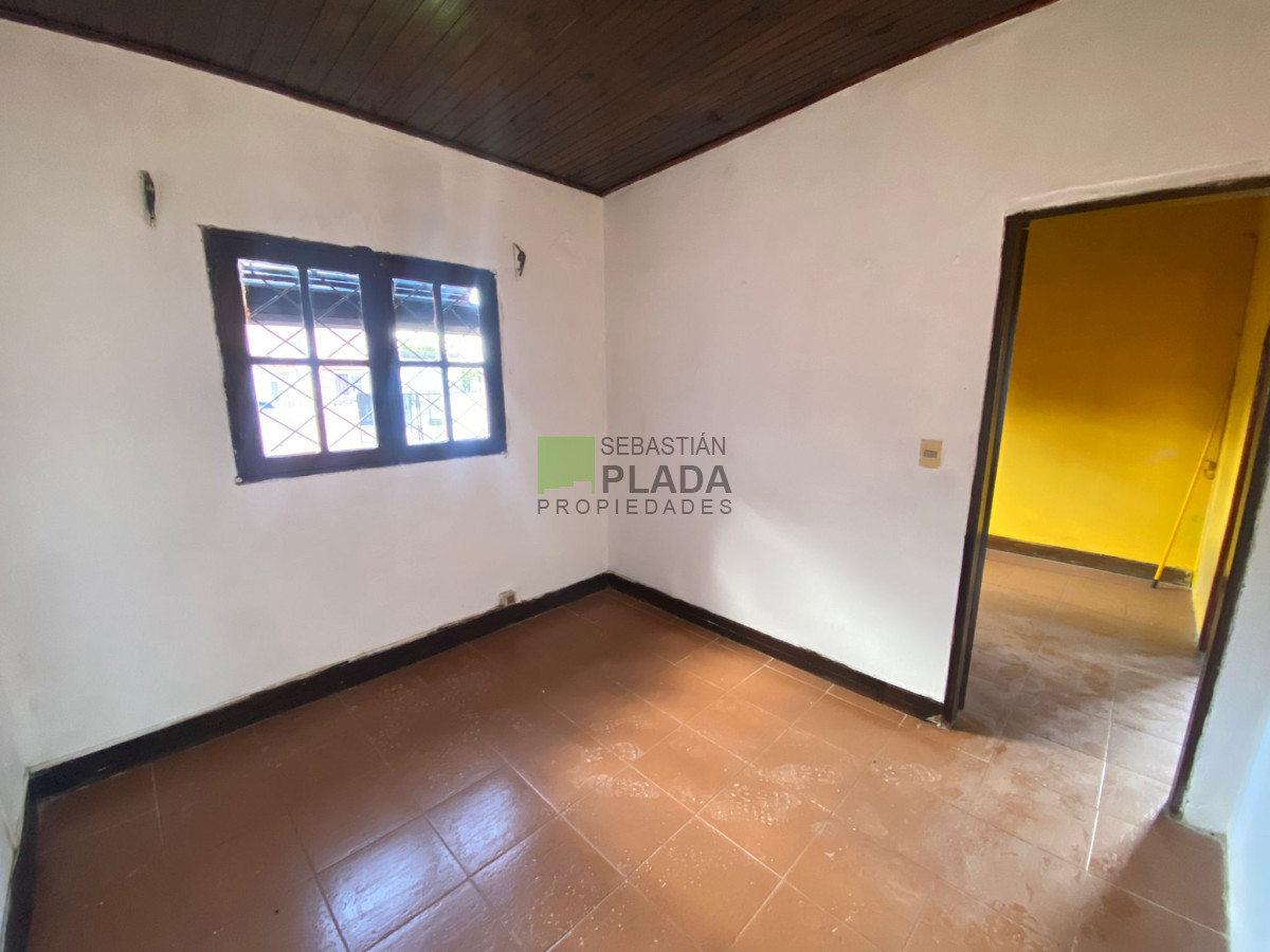 Casa ID.909 - Casa de 3 Dormitorios y Patio en Venta en el Centro de San Carlos