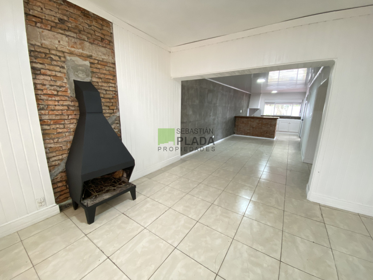 Casa ID.210 - Casa 2 dormitorios, cochera amplia en Venta en San Carlos