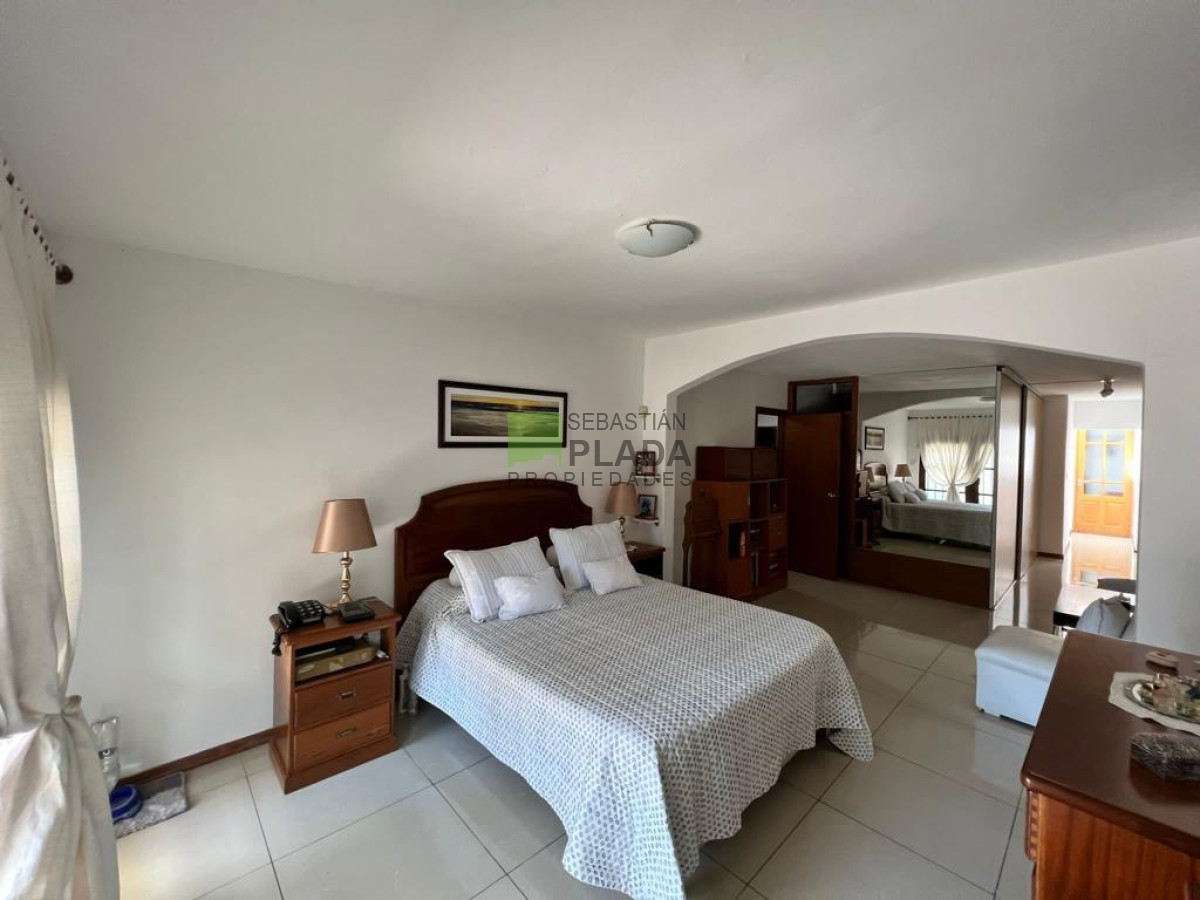 Casa ID.896 - Importante Casa de 4 Dormitorios en Venta en San Carlos