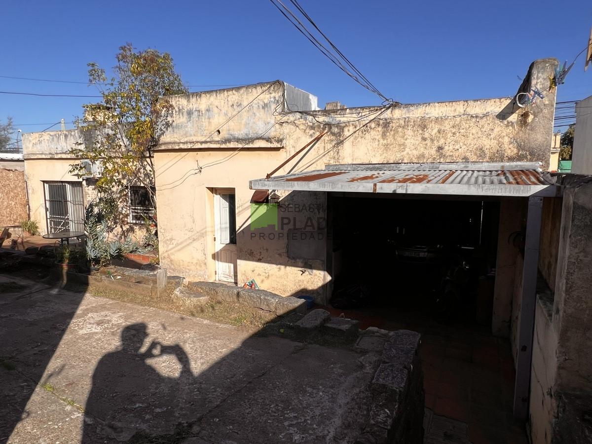 Casa ID.743 - 2 casas 2 dormitorios, centro de San Carlos con Garaje.