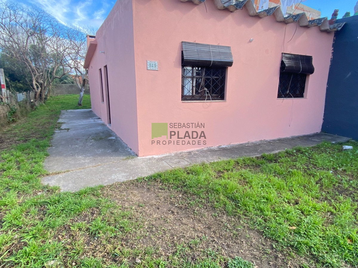 Casa ID.909 - Casa de 3 Dormitorios y Patio en Venta en el Centro de San Carlos