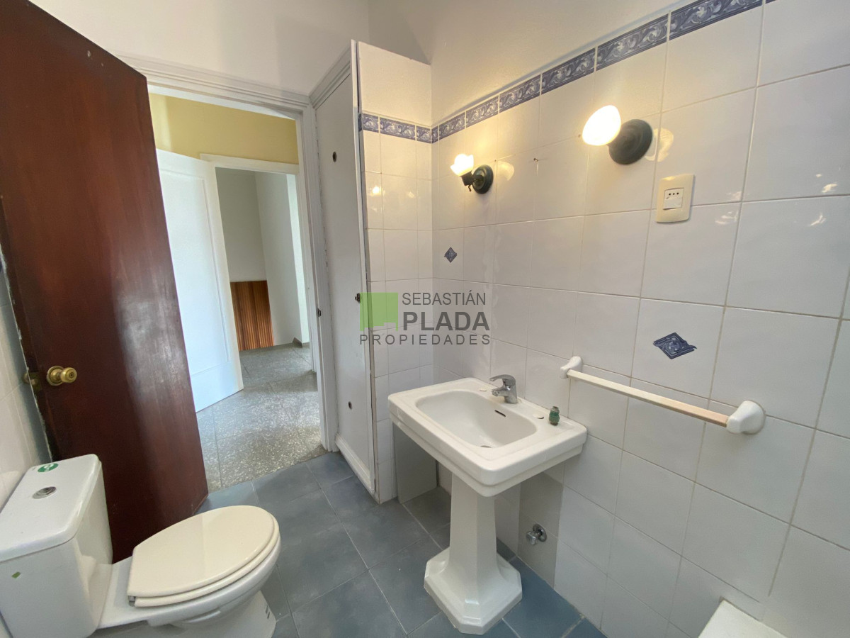 Casa ID.987 - Casa de 2 Dormitorios en el Centro de San Carlos Venta