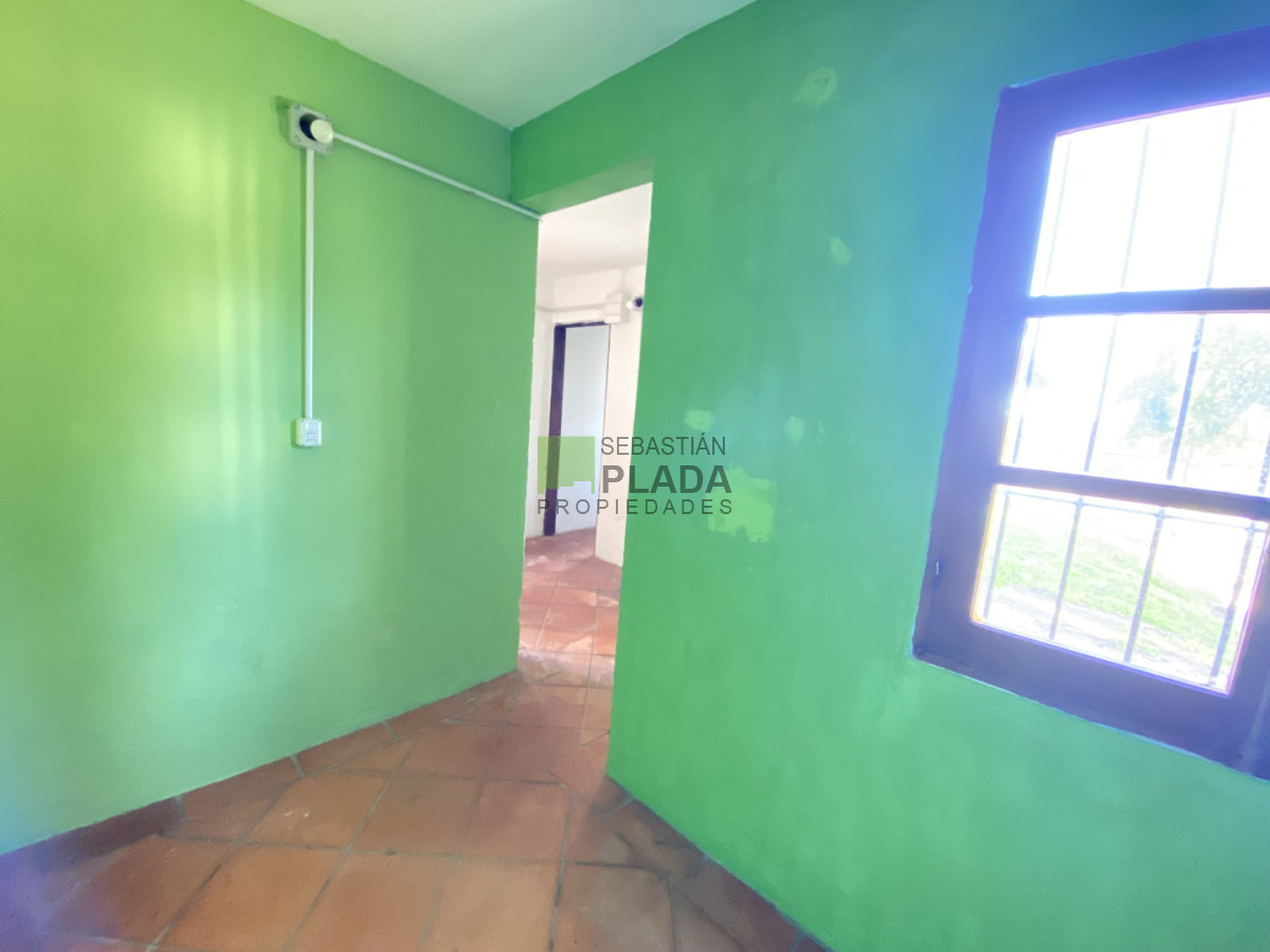 Casa ID.1099 - Casa de 1 dormitorio y entrada para auto en Alquiler en San Carlos