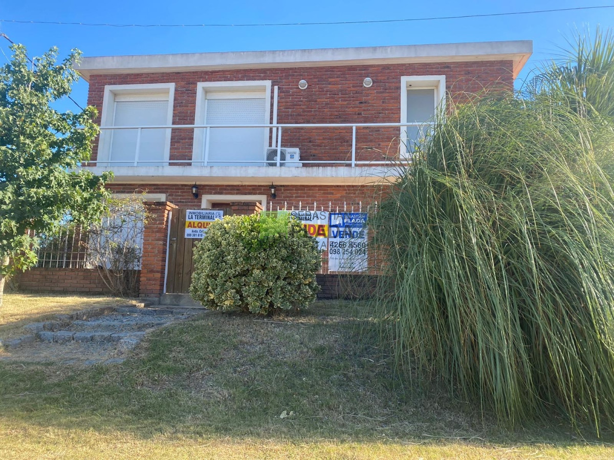 Casa ID.841 - Hermosa casa 2 dormitorios, en venta.