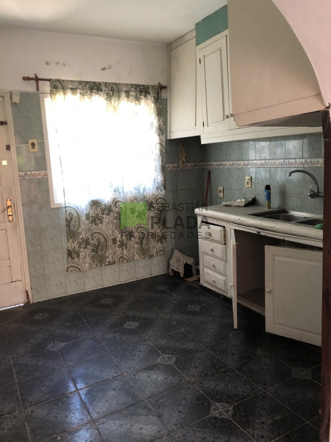 Casa ID.238 - Casa 4 dormitorios, Galpón, Garage, Patio, cercana al centrto, a pasos de la Rambla