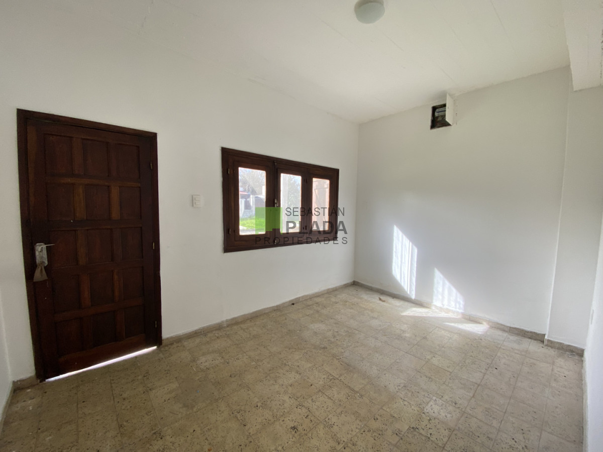 Casa ID.1096 - Casa de 2 Dormitorios y Cochera para 2 Autos en Alquiler en San Carlos