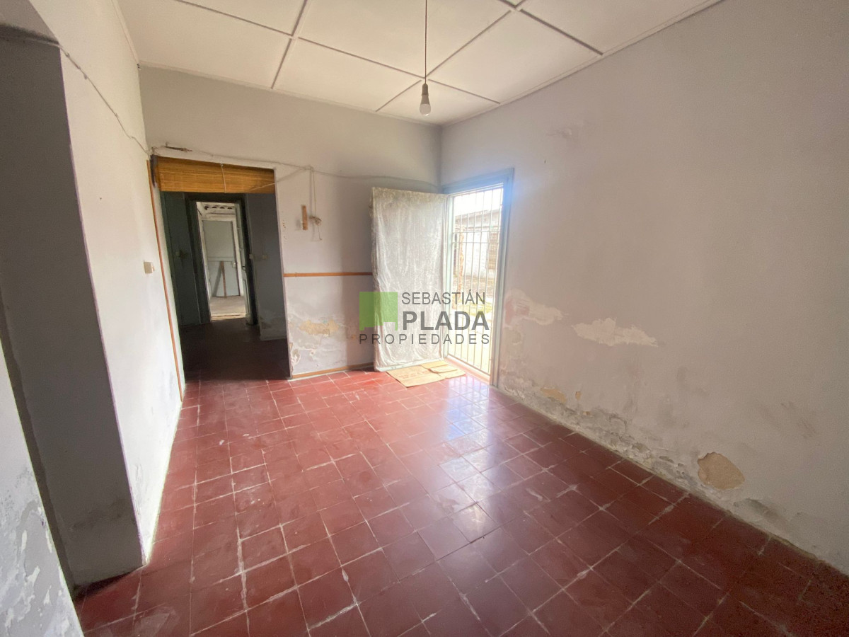 Casa ID.930 - Casa Céntrica 2 Dormitorios y Garaje en Venta en San Carlos