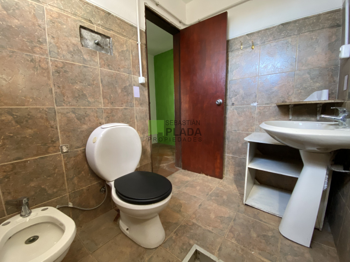 Casa ID.1099 - Casa de 1 dormitorio y entrada para auto en Alquiler en San Carlos