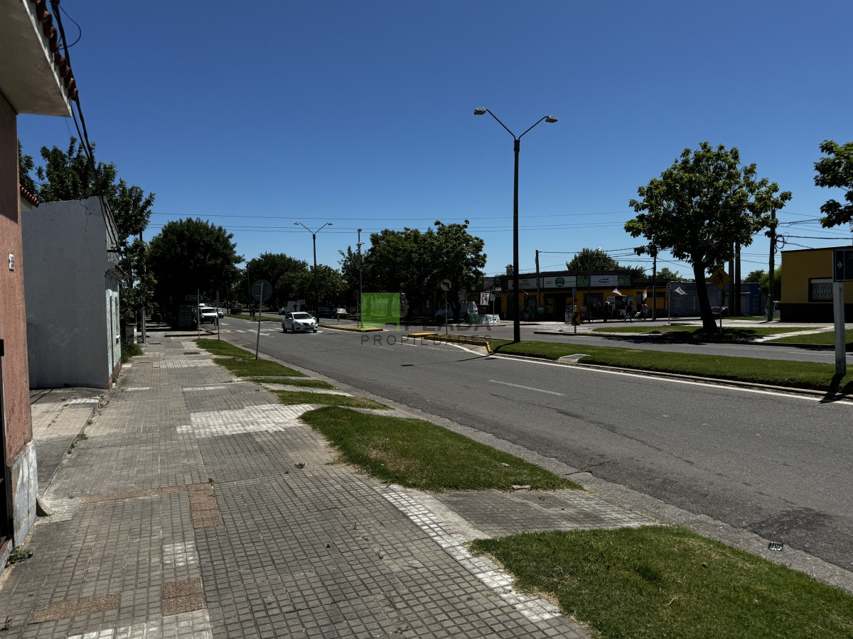 Casa ID.830 - Casa de 2 Dormitorios Sobre Avenida Alvariza en Venta