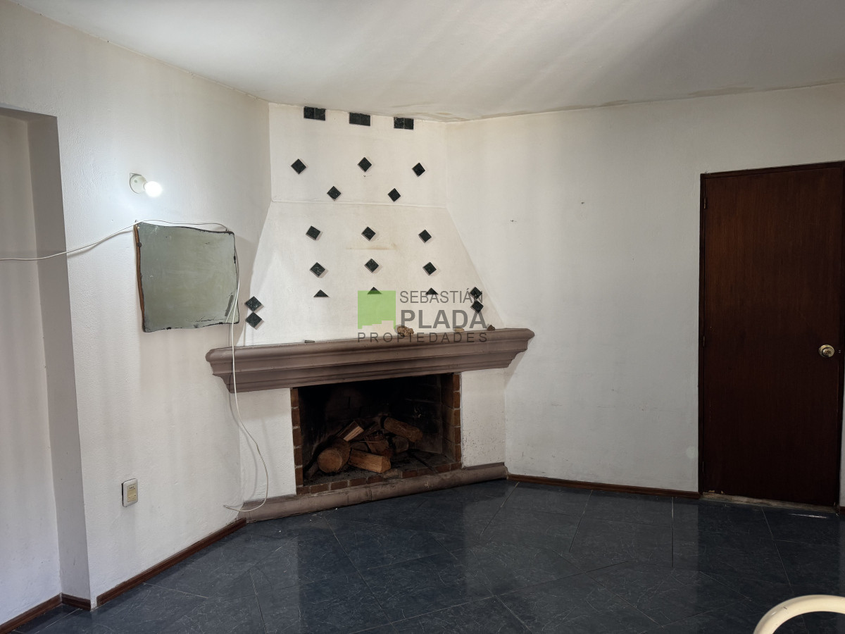 Casa ID.992 - Casa 2 dormitorios, frente a 2 calles.