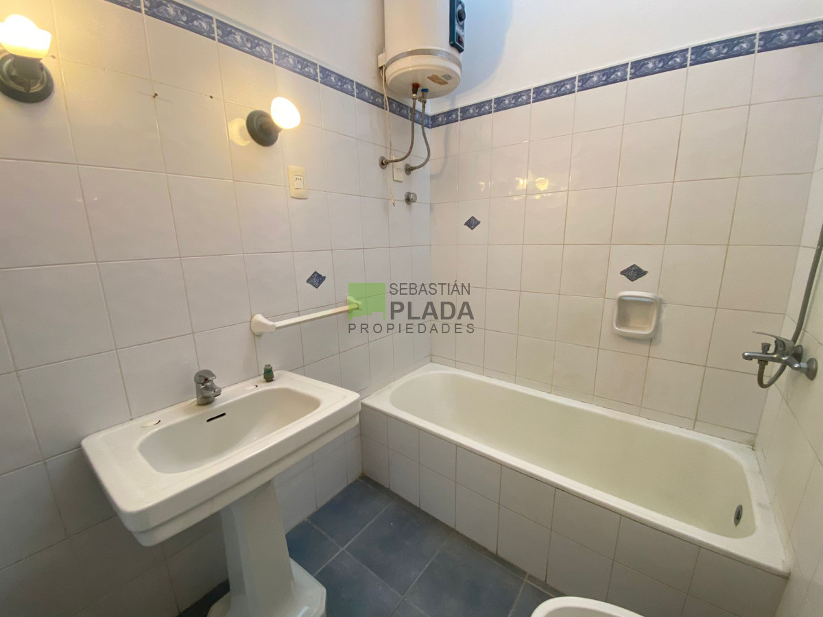 Casa ID.987 - Casa de 2 Dormitorios en el Centro de San Carlos Venta
