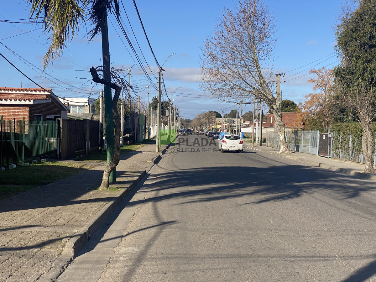 Casa ID.1001 - Casa de 1 Dormitorio con Patio y Entrada para Auto en Alquiler en San Carlos