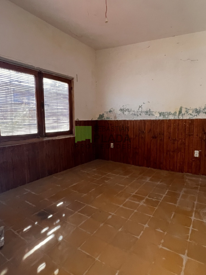 Casa ID.733 - Esquina a Reciclar en Venta en San Carlos