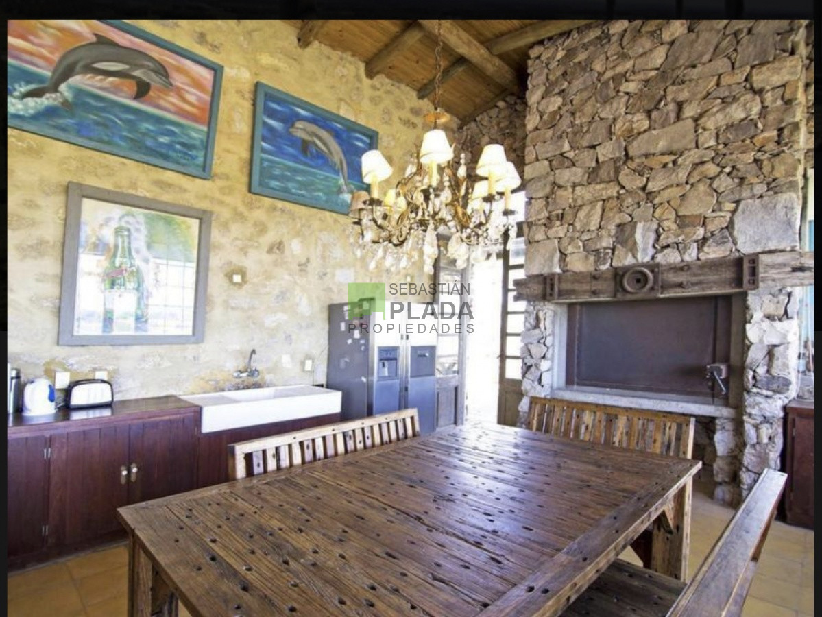 Casa ID.301 - Casa de Piedra, única en La Barra, sobre el Cerro Eguzquiza