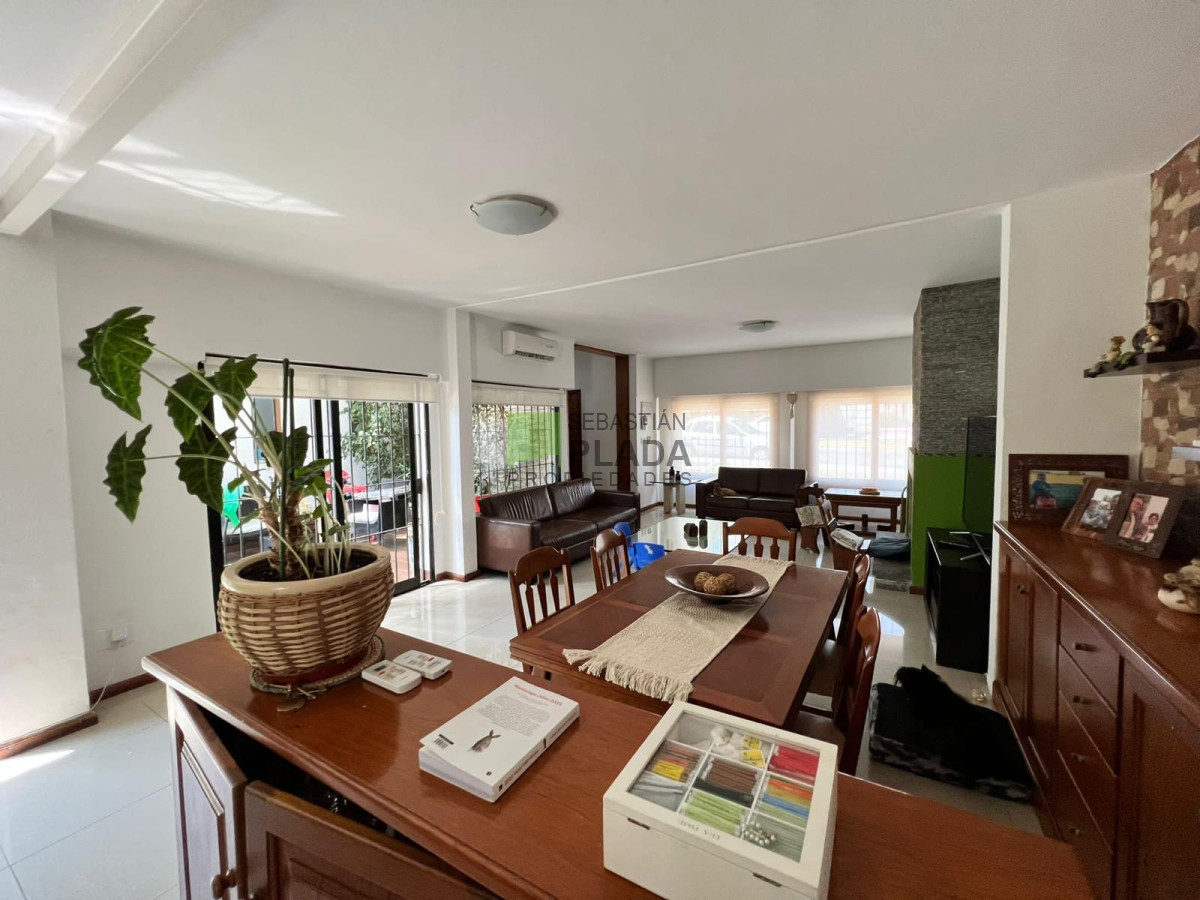 Casa ID.896 - Importante Casa de 4 Dormitorios en Venta en San Carlos