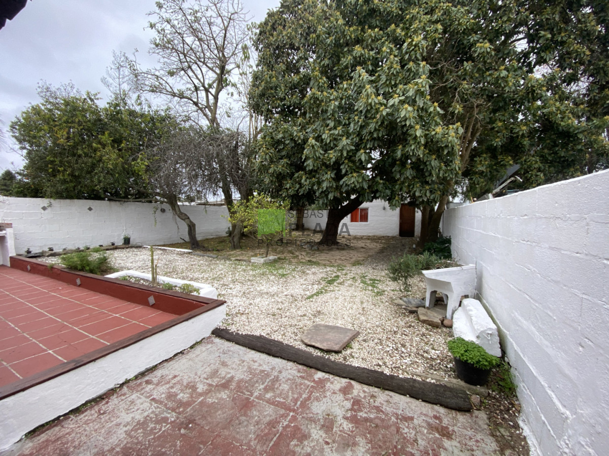 Casa ID.210 - Casa 2 dormitorios, cochera amplia en Venta en San Carlos