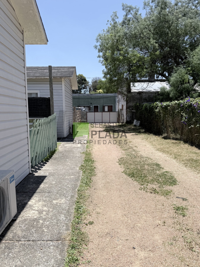 Casa ID.1042 - En alquiler 2 dormitorios, cochera